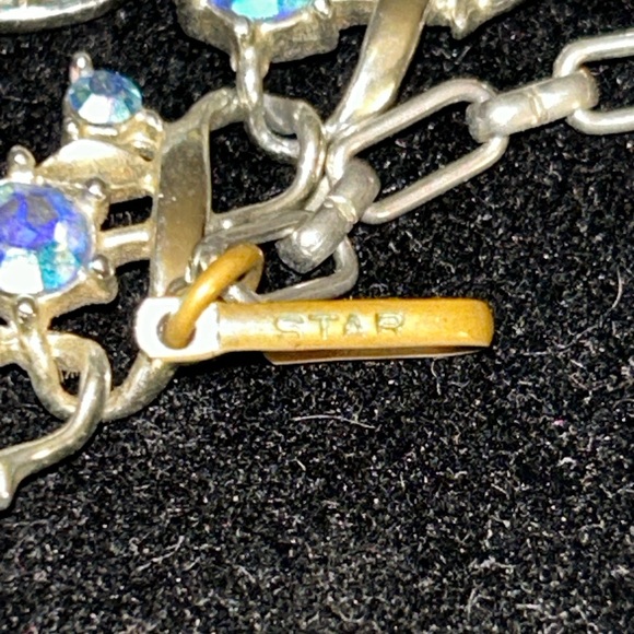 Vintage Silver Toned Necklace, Earrings and Broach.  Signed STAR - Picture 4 of 5